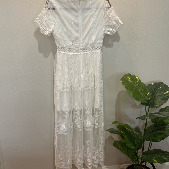 New Women's Deep V Neck Floral Lace dress - small - Picture 4 of 8